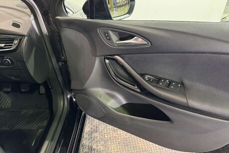 Vauxhall Astra 1.6 CDTi BlueInjection SRi VX Line Nav Hatchback 5dr Diesel Manual Euro 6 ( 12