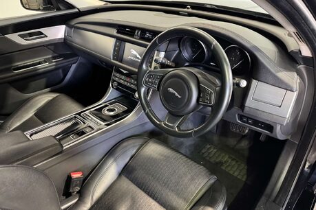Jaguar XF 2.0d Prestige Saloon 4dr Diesel Auto Euro 6 (s/s) (180 ps) 11