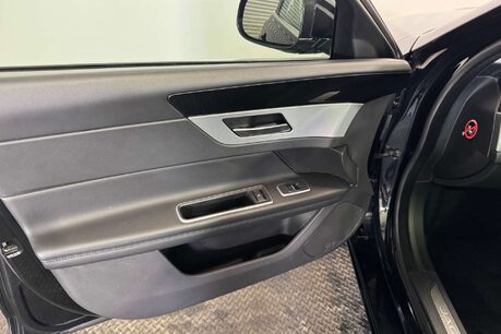 Jaguar XF 2.0d Prestige Saloon 4dr Diesel Auto Euro 6 (s/s) (180 ps) 58