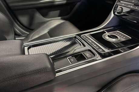 Jaguar XF 2.0d Prestige Saloon 4dr Diesel Auto Euro 6 (s/s) (180 ps) 12