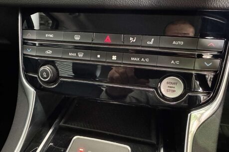 Jaguar XF 2.0d Prestige Saloon 4dr Diesel Auto Euro 6 (s/s) (180 ps) 37