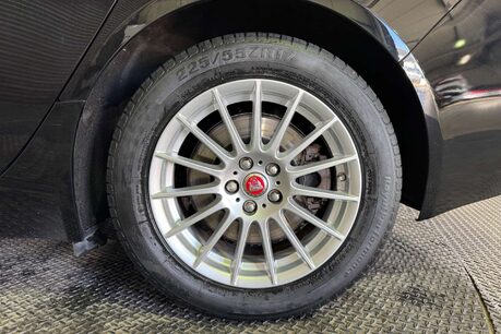 Jaguar XF 2.0d Prestige Saloon 4dr Diesel Auto Euro 6 (s/s) (180 ps) 63