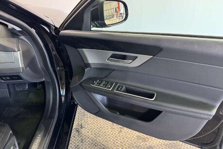 Jaguar XF 2.0d Prestige Saloon 4dr Diesel Auto Euro 6 (s/s) (180 ps) 13