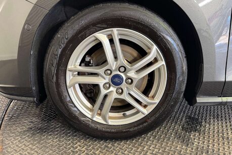 Ford Focus 1.5 EcoBlue Zetec Estate 5dr Diesel Auto Euro 6 (s/s) (120 ps) 54