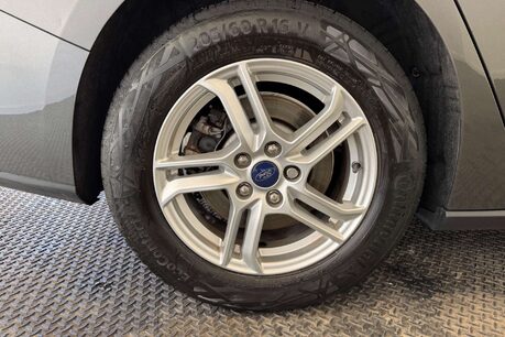 Ford Focus 1.5 EcoBlue Zetec Estate 5dr Diesel Auto Euro 6 (s/s) (120 ps) 56