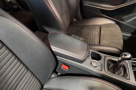 Mercedes-Benz CLA Class 1.6 CLA180 AMG Line Edition Coupe 4dr Petrol Manual Euro 6 (s/s) (122 ps) 40