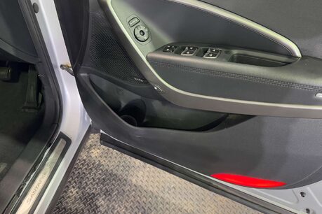 Hyundai SANTA FE 2.2 CRDi Blue Drive Premium SUV 5dr Diesel Auto 4WD Euro 6 (s/s) (200 ps) 13