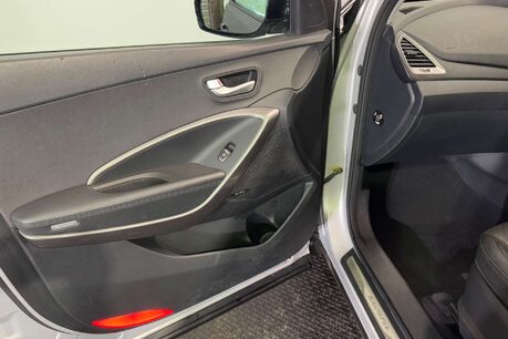 Hyundai SANTA FE 2.2 CRDi Blue Drive Premium SUV 5dr Diesel Auto 4WD Euro 6 (s/s) (200 ps) 52