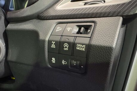 Hyundai SANTA FE 2.2 CRDi Blue Drive Premium SUV 5dr Diesel Auto 4WD Euro 6 (s/s) (200 ps) 16