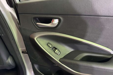 Hyundai SANTA FE 2.2 CRDi Blue Drive Premium SUV 5dr Diesel Auto 4WD Euro 6 (s/s) (200 ps) 37