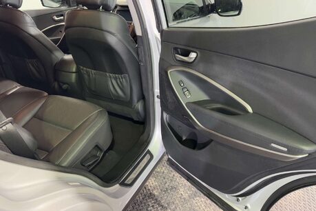 Hyundai SANTA FE 2.2 CRDi Blue Drive Premium SUV 5dr Diesel Auto 4WD Euro 6 (s/s) (200 ps) 36