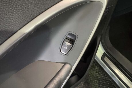 Hyundai SANTA FE 2.2 CRDi Blue Drive Premium SUV 5dr Diesel Auto 4WD Euro 6 (s/s) (200 ps) 53