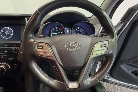 Hyundai SANTA FE 2.2 CRDi Blue Drive Premium SUV 5dr Diesel Auto 4WD Euro 6 (s/s) (200 ps) 17