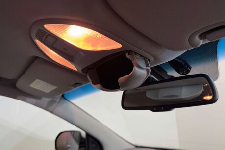 Hyundai SANTA FE 2.2 CRDi Blue Drive Premium SUV 5dr Diesel Auto 4WD Euro 6 (s/s) (200 ps) 32