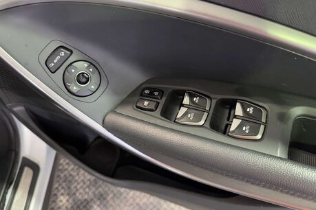 Hyundai SANTA FE 2.2 CRDi Blue Drive Premium SUV 5dr Diesel Auto 4WD Euro 6 (s/s) (200 ps) 14