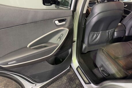 Hyundai SANTA FE 2.2 CRDi Blue Drive Premium SUV 5dr Diesel Auto 4WD Euro 6 (s/s) (200 ps) 48