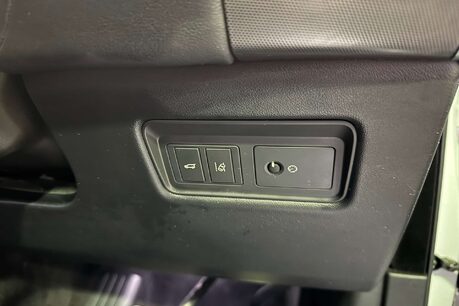 Land Rover Range Rover Sport 3.0 SD V6 HSE Dynamic SUV 5dr Diesel Auto 4WD Euro 6 (s/s) (306 ps) 17