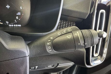 Volvo XC40 2.0 D3 R-Design SUV 5dr Diesel Manual Euro 6 (s/s) (150 ps) 21