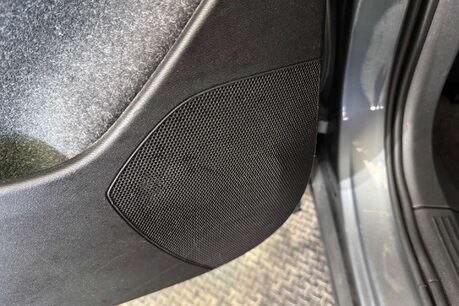 Volvo XC40 2.0 D3 R-Design SUV 5dr Diesel Manual Euro 6 (s/s) (150 ps) 52