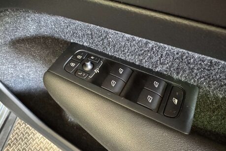 Volvo XC40 2.0 D3 R-Design SUV 5dr Diesel Manual Euro 6 (s/s) (150 ps) 15