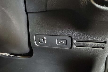 Volvo XC40 2.0 D3 R-Design SUV 5dr Diesel Manual Euro 6 (s/s) (150 ps) 16