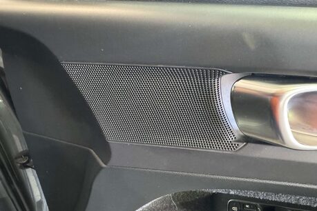 Volvo XC40 2.0 D3 R-Design SUV 5dr Diesel Manual Euro 6 (s/s) (150 ps) 14