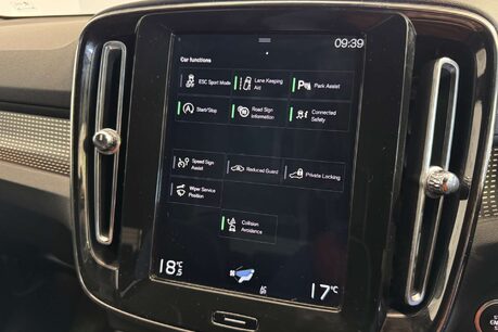 Volvo XC40 2.0 D3 R-Design SUV 5dr Diesel Manual Euro 6 (s/s) (150 ps) 28
