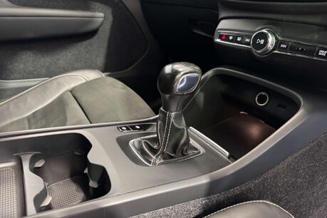 Volvo XC40 2.0 D3 R-Design SUV 5dr Diesel Manual Euro 6 (s/s) (150 ps) 12