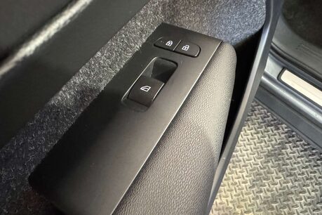 Volvo XC40 2.0 D3 R-Design SUV 5dr Diesel Manual Euro 6 (s/s) (150 ps) 54