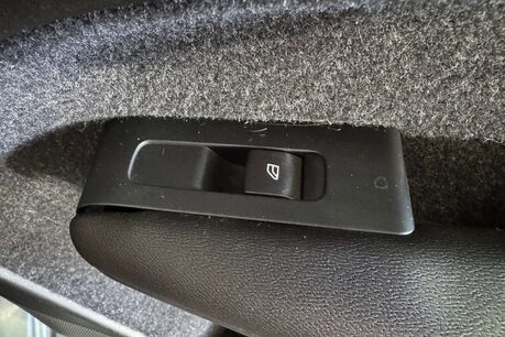 Volvo XC40 2.0 D3 R-Design SUV 5dr Diesel Manual Euro 6 (s/s) (150 ps) 44