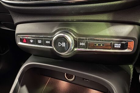 Volvo XC40 2.0 D3 R-Design SUV 5dr Diesel Manual Euro 6 (s/s) (150 ps) 29