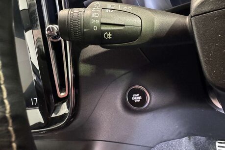 Volvo XC40 2.0 D3 R-Design SUV 5dr Diesel Manual Euro 6 (s/s) (150 ps) 22