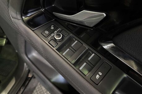 Land Rover Range Rover Evoque 2.0 D180 MHEV R-Dynamic S SUV 5dr Diesel Auto 4WD Euro 6 (s/s) (180 ps) 17