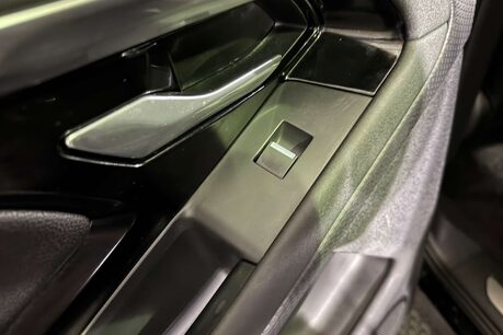 Land Rover Range Rover Evoque 2.0 D180 MHEV R-Dynamic S SUV 5dr Diesel Auto 4WD Euro 6 (s/s) (180 ps) 50