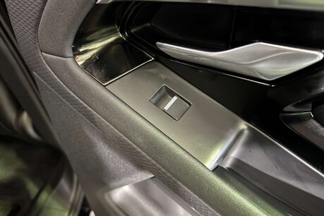 Land Rover Range Rover Evoque 2.0 D180 MHEV R-Dynamic S SUV 5dr Diesel Auto 4WD Euro 6 (s/s) (180 ps) 44