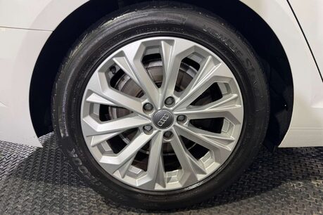 Audi A4 2.0 TDI ultra SE Estate 5dr Diesel S Tronic Euro 6 (s/s) (150 ps) 66