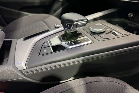 Audi A4 2.0 TDI ultra SE Estate 5dr Diesel S Tronic Euro 6 (s/s) (150 ps) 12