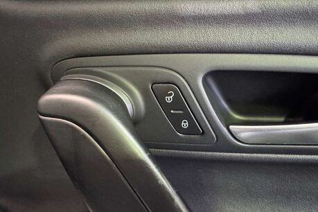 Volkswagen CC 2.0 TDI BlueMotion Tech R-Line Saloon 4dr Diesel DSG Euro 6 (s/s) (184 ps) 17