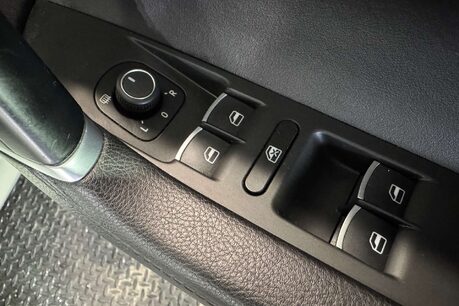 Volkswagen CC 2.0 TDI BlueMotion Tech R-Line Saloon 4dr Diesel DSG Euro 6 (s/s) (184 ps) 18