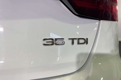 Audi A4 2.0 TDI 35 Technik Estate 5dr Diesel S Tronic Euro 6 (s/s) (163 ps) 52