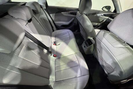 Audi A4 2.0 TDI 35 Technik Estate 5dr Diesel S Tronic Euro 6 (s/s) (163 ps) 44