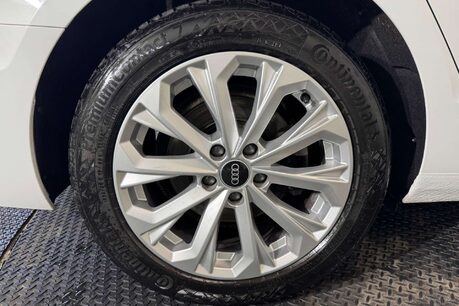 Audi A4 2.0 TDI 35 Technik Estate 5dr Diesel S Tronic Euro 6 (s/s) (163 ps) 72