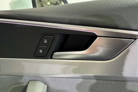 Audi A4 2.0 TDI 35 Technik Estate 5dr Diesel S Tronic Euro 6 (s/s) (163 ps) 14