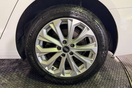 Audi A4 2.0 TDI 35 Technik Estate 5dr Diesel S Tronic Euro 6 (s/s) (163 ps) 69