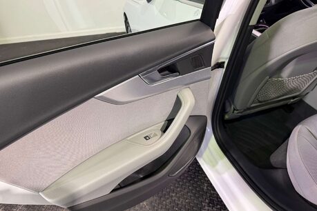 Audi A4 2.0 TDI 35 Technik Estate 5dr Diesel S Tronic Euro 6 (s/s) (163 ps) 59