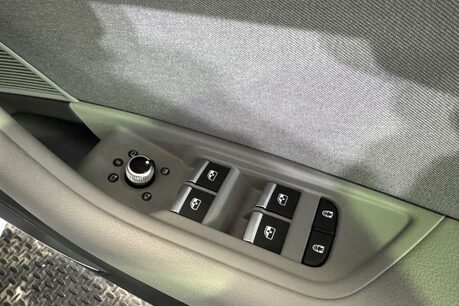 Audi A4 2.0 TDI 35 Technik Estate 5dr Diesel S Tronic Euro 6 (s/s) (163 ps) 15