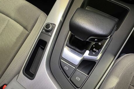 Audi A4 2.0 TDI 35 Technik Estate 5dr Diesel S Tronic Euro 6 (s/s) (163 ps) 42
