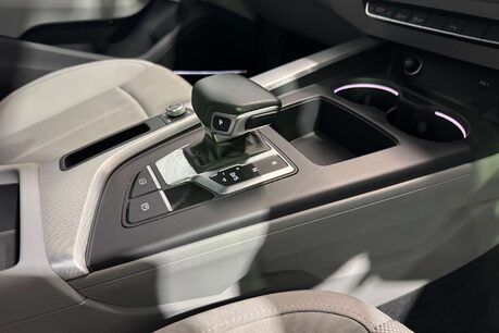 Audi A4 2.0 TDI 35 Technik Estate 5dr Diesel S Tronic Euro 6 (s/s) (163 ps) 12