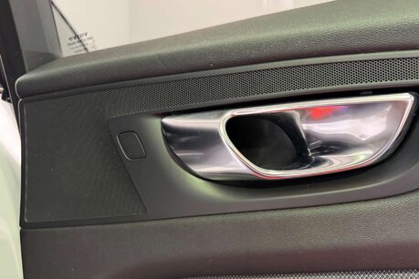 Volvo XC60 2.0 D4 R-Design SUV 5dr Diesel Auto Euro 6 (s/s) (190 ps) 42