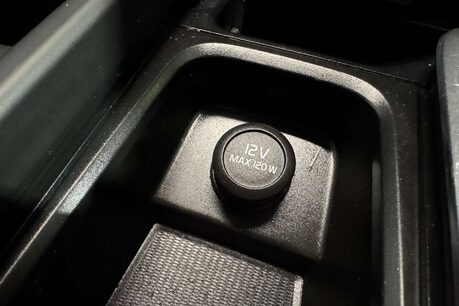 Volvo XC60 2.0 D4 R-Design SUV 5dr Diesel Auto Euro 6 (s/s) (190 ps) 34